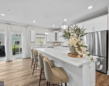 122 Dickenson Drive - Photo Thumbnail 8
