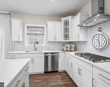 122 Dickenson Drive - Photo Thumbnail 7