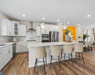 122 Dickenson Drive - Photo Thumbnail 10