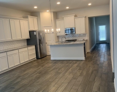 221 Rosebush Dr - Photo Thumbnail 5