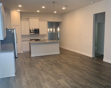 221 Rosebush Dr - Photo Thumbnail 10