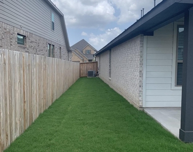221 Rosebush Dr - Photo Thumbnail 13