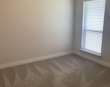 221 Rosebush Dr - Photo Thumbnail 6