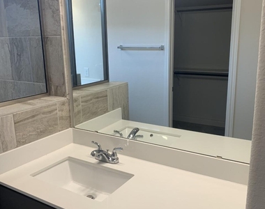 221 Rosebush Dr - Photo Thumbnail 8