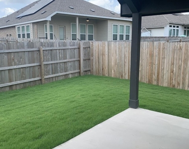 221 Rosebush Dr - Photo Thumbnail 15