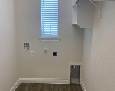 221 Rosebush Dr - Photo Thumbnail 3