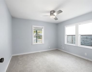 905 E 53rd St - Photo Thumbnail 22
