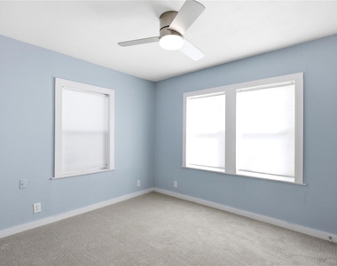 905 E 53rd St - Photo Thumbnail 21