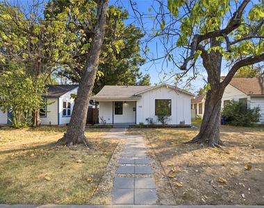 905 E 53rd St - Photo Thumbnail 1