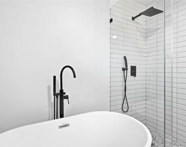 905 E 53rd St - Photo Thumbnail 18