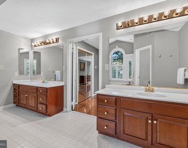 10117 Meyer Point Terrace - Photo Thumbnail 32