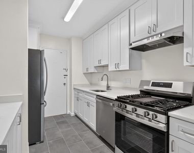 10500 Rockville Pike - Photo Thumbnail 7