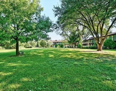711 Eberhart Ln - Photo Thumbnail 8