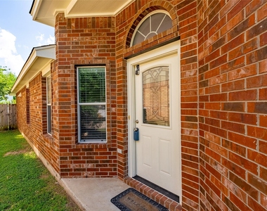 12905 Thomas Jefferson St - Photo Thumbnail 2