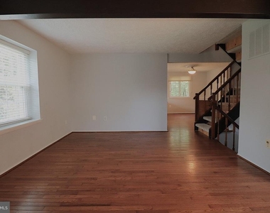 7518 Weatherby Drive - Photo Thumbnail 4