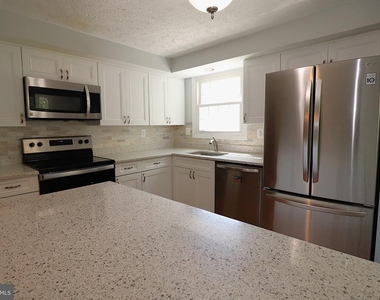 7518 Weatherby Drive - Photo Thumbnail 7