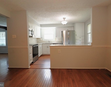 7518 Weatherby Drive - Photo Thumbnail 6