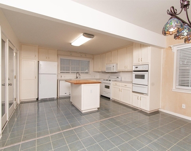 4510 Russell Dr - Photo Thumbnail 4