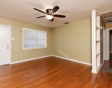 4510 Russell Dr - Photo Thumbnail 3