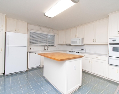 4510 Russell Dr - Photo Thumbnail 6