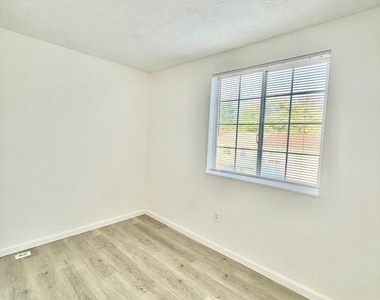 1234 Elm Grove Circle - Photo Thumbnail 15