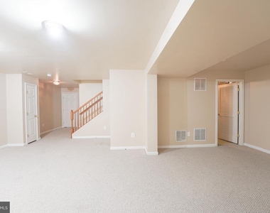 303 Highland Ridge Avenue - Photo Thumbnail 11