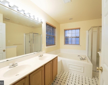 303 Highland Ridge Avenue - Photo Thumbnail 15