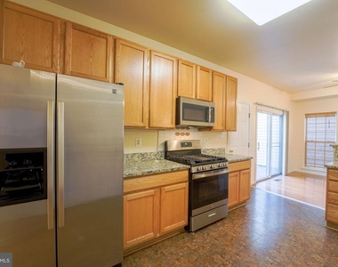 303 Highland Ridge Avenue - Photo Thumbnail 4