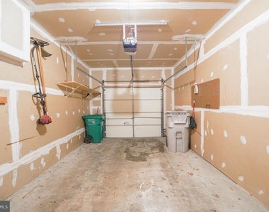 303 Highland Ridge Avenue - Photo Thumbnail 9