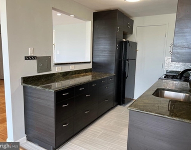 10201 Grosvenor Place - Photo Thumbnail 13