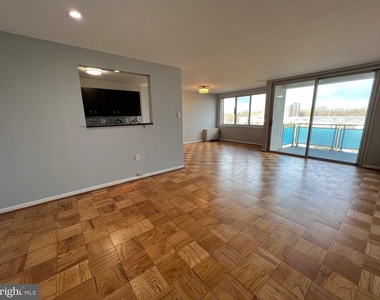 10201 Grosvenor Place - Photo Thumbnail 3