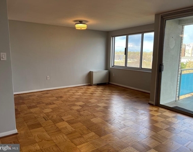 10201 Grosvenor Place - Photo Thumbnail 5