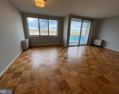 10201 Grosvenor Place - Photo Thumbnail 7
