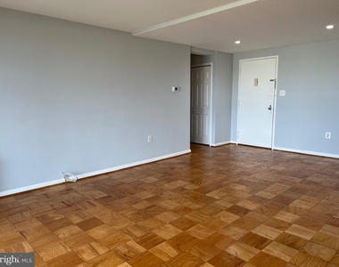 10201 Grosvenor Place - Photo Thumbnail 4