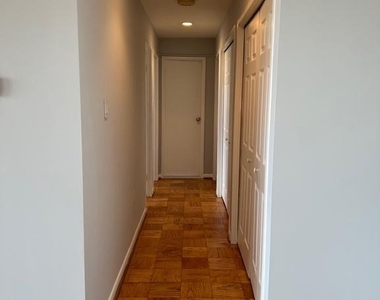 10201 Grosvenor Place - Photo Thumbnail 15