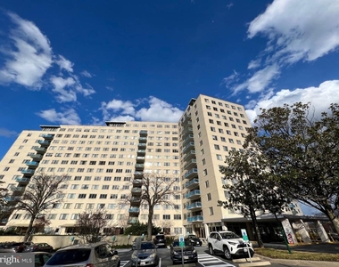 10201 Grosvenor Place - Photo Thumbnail 40
