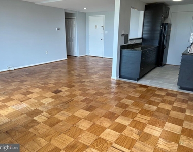 10201 Grosvenor Place - Photo Thumbnail 2