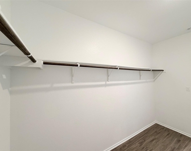 928 Legends Ln - Photo Thumbnail 24
