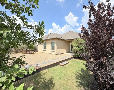 928 Legends Ln - Photo Thumbnail 38