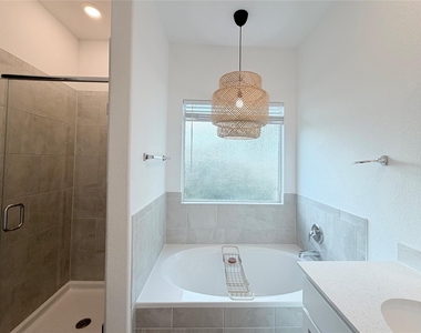 928 Legends Ln - Photo Thumbnail 20