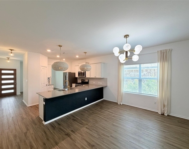 928 Legends Ln - Photo Thumbnail 6