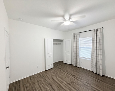 928 Legends Ln - Photo Thumbnail 26