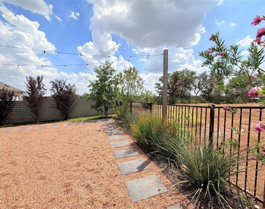 928 Legends Ln - Photo Thumbnail 37