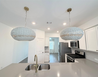 928 Legends Ln - Photo Thumbnail 11