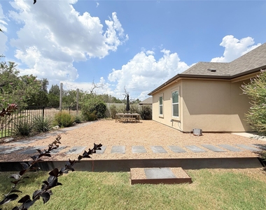 928 Legends Ln - Photo Thumbnail 33