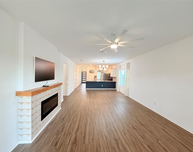 928 Legends Ln - Photo Thumbnail 1