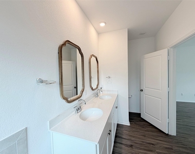 928 Legends Ln - Photo Thumbnail 22