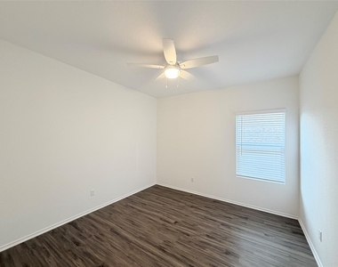 928 Legends Ln - Photo Thumbnail 27