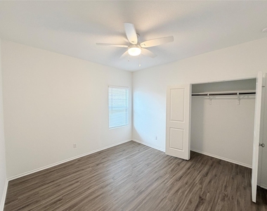 928 Legends Ln - Photo Thumbnail 28