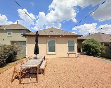 928 Legends Ln - Photo Thumbnail 34
